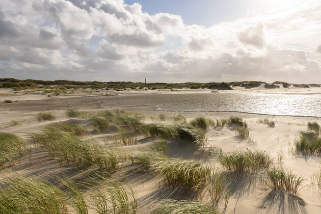 Norderney. 16 AUG 2021. Wolken über der Dünenlandschaft am Ostheller von Norderney. OSTFRIESLAND. Ostfriesische Inseln. Copyright: JanisMEYER Priller&MAUG JMY9F0599X