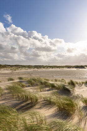 Norderney. 16 AUG 2021. Wolken über der Dünenlandschaft am Ostheller von Norderney. OSTFRIESLAND. Ostfriesische Inseln. Copyright: JanisMEYER Priller&MAUG JMY9F0596X