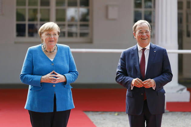 Bilder des Jahres 2021, News 08 August News Themen der Woche KW34 News Bilder des Tages Angela Merkel und Armin Laschet beim Festakt zum 75. Geburtstag des Landes Nordrhein-Westfalen auf der Düsseldorfer Galopprennbahn. Düsseldorf, 23.08.2021