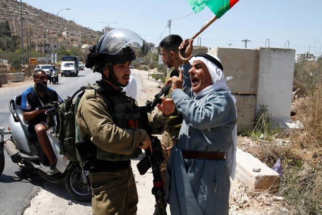 August 25, 2021, Nablus, West Bank, Palestine: A protester chants slogans while confronting an Israeli soldier during the demonstration..Palestinians protest against the construction of a new road for Israeli settlers, and also call for the removal of the Israeli outpost Eviatar near Beita, south of Nablus in the West Bank. Nablus Palestine - ZUMAs197 20210825_zaa_s197_105 Copyright: xNasserxIshtayehx