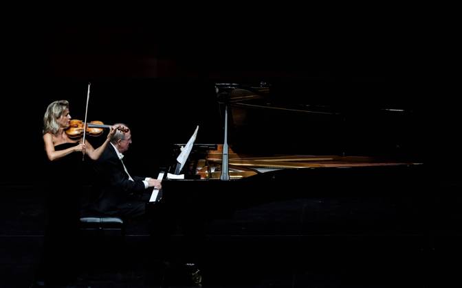 Bilder des Jahres 2021, Entertainment 08 August Entertainment Themen der Woche KW34 German violinist Anne-Sophie Mutter (L) and US pianist Lambert Orkis perform during a concert at the Musical Quincena festival of San Sebastian, Basque Country, northern Spain, 26 August 2021. Anne-Sophie Mutter and Lambert Orkis perfrom at San Sebastian !ACHTUNG: NUR REDAKTIONELLE NUTZUNG!  Copyright: xJavierxEtxezarretax GRAF8511 20210826-6f16db5e92b3005ce631c3007f4ead7d431712f9