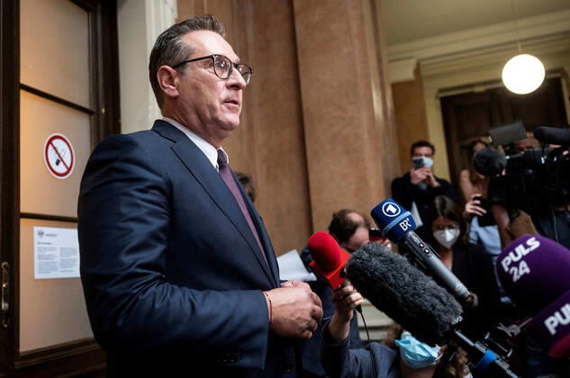Bilder des Jahres 2021, News 08 August News Themen der Woche KW34 20210827 Ibiza Video - Continued Trial against former FPOE chairman Strache for bribery VIENNA, AUSTRIA - AUGUST 27: Former chairman of the FPOE Heinz-Christian Strache after the announcement of the verdictd in the trial against former FPOE chairman Strache for briberyat Criminal Court Vienna on August 27, 2021 in Vienna, Austria. WIEN, OESTERREICH - 27. AUGUST: Ehemaliger Klubobmann der FPOE Heinz-Christian Strache nach der Urteilsverkuendigung im Prozess gegen den ehem. Obmann der FPOE Strache wegen Bestechung im Straflandesgericht Wien am 27. August 2021 in Wien, Oesterreich. 210827_SEPA_32_019 Copyright: xMartinxJuenx SEPAxMedia