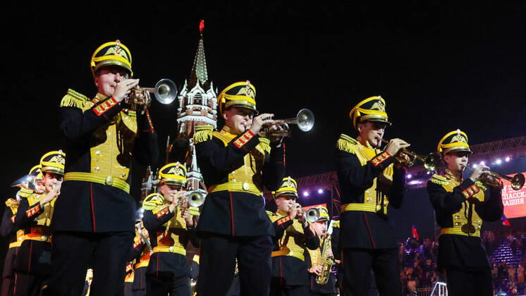 Bilder des Jahres 2021, News 08 August News Themen der Woche KW34 MOSCOW, RUSSIA â€“ AUGUST 27, 2021: The Central Military Orchestra of Russia s Defence Ministry perform at the opening of the 2021 Spasskaya Tower International Military Music Festival in Red Square. Vladimir Gerdo TASS  TS10E087