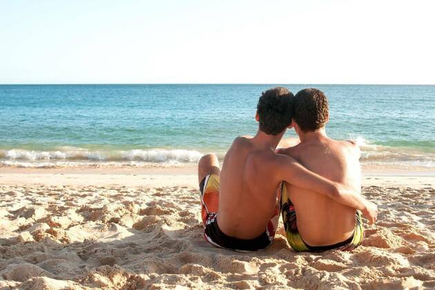 IMAGO Creative: Pride Month 2022, Engagement der Jugendlichen  Boys couple model released, Symbolfoto, 03.11.2015 10:59:13, Copyright: xluislourobdx Panthermedia15225997