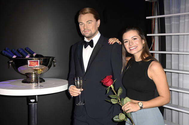 Bilder des Jahres 2021, Entertainment 08 August Entertainment Themen der Woche KW35 Entertainment Bilder des Tages Maxime Herbord bei der Enthüllung der Wachsfigur von Leonardo DiCaprio im Madame Tussauds. Berlin, 31.08.2021