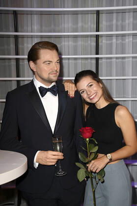 Maxime Herbord bei der Enthüllung der Wachsfigur von Leonardo DiCaprio im Madame Tussauds. Berlin, 31.08.2021