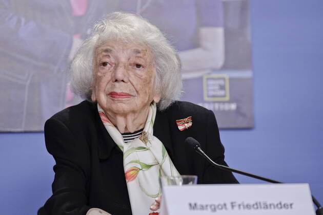 Bilder des Jahres 2021, News 09 September News Themen der Woche KW35 News Bilder des Tages 01.09.2021, Berlin, Deutschland - Buchvorstellung Ich tue es fuer Euch -Was wir von einer hundertjaehrigen Holocaustueberlebenden ueber Vergebung, Hoffnung und Toleranz lernen koennen-von Margot Friedlaender. Foto: Margot Friedlaender, Holocaustueberlebende und Zeitzeugin.