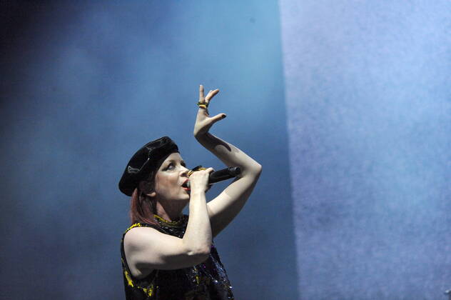 CHICAGO, IL - SEPTEMBER 11: Shirley Manson pictured as Garbage performs on Alanis Morissette s 25th anniversary tour for Jagged Little Pill at Tinley Park in Chicago, Illinois on September 11, 2021. Copyright: xGenexAmbox