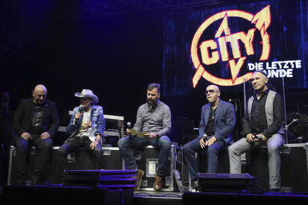 Manfred Hennig, Fritz Puppel, Toni Krahl und Georgi Gogow von City beim Pressetermin anlässlich ihrer Abschiedstour 50 Jahre City - Die letzte Runde im Kesselhaus der Kulturbrauerei. Berlin, 14.09.2021
