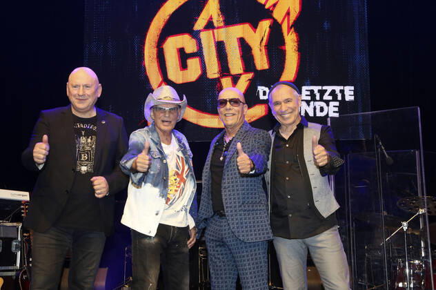 Manfred Hennig, Fritz Puppel, Toni Krahl und Georgi Gogow von City beim Pressetermin anlässlich ihrer Abschiedstour 50 Jahre City - Die letzte Runde im Kesselhaus der Kulturbrauerei. Berlin, 14.09.2021