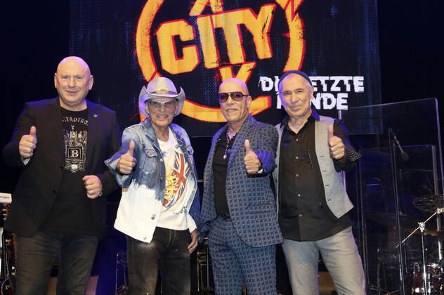 Manfred Hennig, Fritz Puppel, Toni Krahl und Georgi Gogow von City beim Pressetermin anlässlich ihrer Abschiedstour 50 Jahre City - Die letzte Runde im Kesselhaus der Kulturbrauerei. Berlin, 14.09.2021