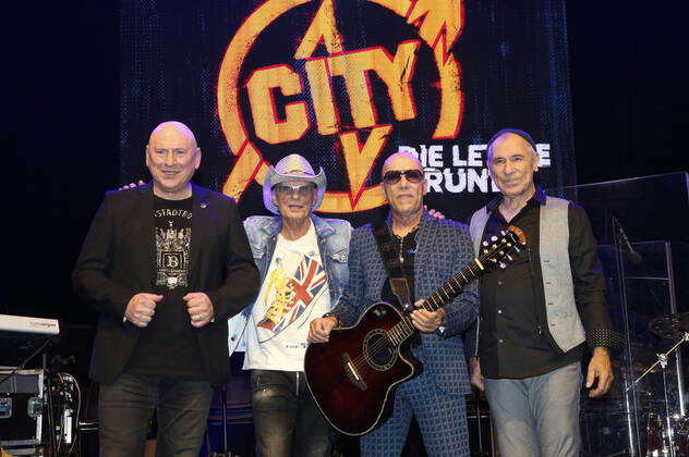 Manfred Hennig, Fritz Puppel, Toni Krahl und Georgi Gogow von City beim Pressetermin anlässlich ihrer Abschiedstour 50 Jahre City - Die letzte Runde im Kesselhaus der Kulturbrauerei. Berlin, 14.09.2021
