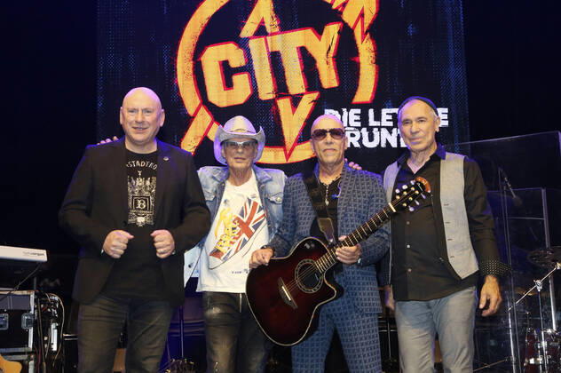 Manfred Hennig, Fritz Puppel, Toni Krahl und Georgi Gogow von City beim Pressetermin anlässlich ihrer Abschiedstour 50 Jahre City - Die letzte Runde im Kesselhaus der Kulturbrauerei. Berlin, 14.09.2021