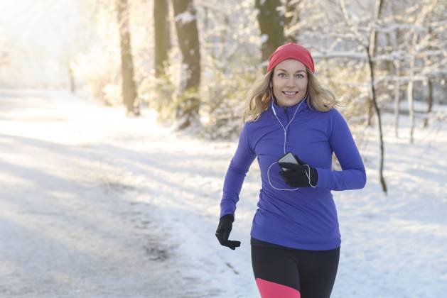 sportlerin,laufsport,joggerin,musik hören,sportler,sportlerinnen,joggen,jogger,läufer,hören,musik,musikhören