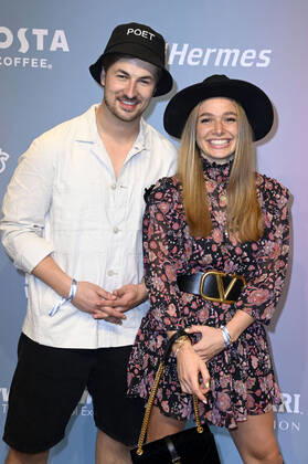 Bilder des Jahres 2021, Entertainment 09 September Entertainment Themen der Woche KW37 Nicolas Puschmann und Lola Weippert bei der Tom Tailor Fashion Show auf der About You Fashion Week im Kraftwerk Berlin. Berlin, 15.09.2021