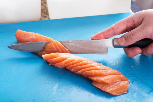 lachs,aufschneiden,lachsfilet,lachse,schneiden,lachskotelett,lachssteak