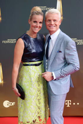 Guido Cantz und seine Ehefrau Kerstin Ricker bei der Ankunft zur Deutscher Fernsehpreis Verleihung am 16.09.2021 in Köln Deutscher Fernsehpreis Verleihung 2021 in Koeln