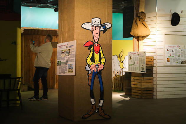 (210916) -- BRUSSELS, Sept. 16, 2021 -- A visitor attends an exhibition featuring Lucky Luke during the Comic Strip Festival at Galerie Anspach in central Brussels, Belgium, on Sept. 16, 2021. The Comic Strip Festival showcases numerous activities such as exhibitions and signing sessions at various locations in Brussels from Sept. 10 to Oct. 10. ) BELGIUM-BRUSSELS-COMIC STRIP FESTIVAL ZhengxHuansong 