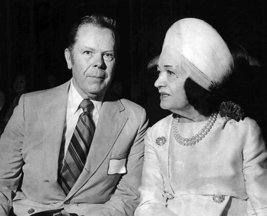 February 1, 2019, San Antonio, Texas, USA: Circa 1975, San Antonio, Texas, USA: WALTER MATHIS with actress POLA NEGRI. Exact Date Unknown. San Antonio USA - ZUMAa27_ 20190201_znn_a27_001 Copyright: xSanxAntonioxExpress-Newsx