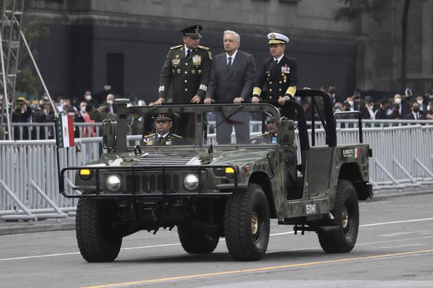 Bilder des Jahres 2021, News 09 September News Themen der Woche KW37 News Bilder des Tages Military Parade On The Occasion Of The 211th Anniversary Of The Independence Of Mexico AndrÃ s Manuel Lopez Obrador (centre), President of Mexico, accompanied by General Luis Cresencio Sandoval Gonzalez (left), Secretary of National Defence, and Admiral JosÃ Rafael Ojeda Duran (right), Secretary of the Navy, in Mexico City s Zocalo prior to the military parade to mark the 211th anniversary of Mexico s Independence. Mexico City Mexico vieyra-notitle210916_npjqU  Copyright: xGerardoxVieyrax