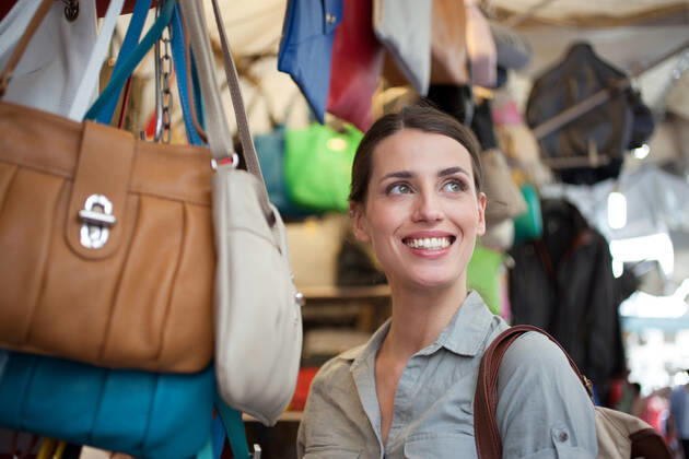Young woman shopping, San Lorenzo market, Florence, Tuscany, Italy, 01.10.2013, Copyright: xInnocentix, model released, looking away,shopping,head and shoulders,consumerism,happiness,handbag,25 to 29 years,caucasian ethnicity,female,woman,young woman,only one young woman,tourist,one person,italy,florence,tuscany,outdoors,market,market stall,day,fashion,smiling,tourism,travel,vacation,city break,travel destination,retail,tourist destination,October 2013 Release,san lorenzo market,Shopping,Looking Away,Caucasian Ethnicity,Young Adult,25-29 Years,Female,Women,Young Women,Young Adult Woman,Tourist,Consumerism,Retail,Wellbeing,Happiness,One Person,Smiling,Southern Europe,Italy,Tuscany,Florence,Head And Shoulders,Bag,Handbag,Symbol,Orthographi Ref:IS09AD3FK