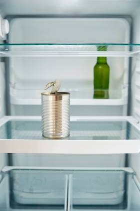 kühlschrank,konservendose,angebrochen,kühlschränke,blechbüchse,blechbüchsen,büchse,büchsen,dose,dosen,konserve,konserven,konservenbüchse,konservenbüchsen,konservendosen