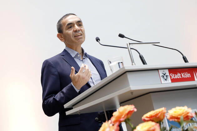 Ugur Sahin, Mitgründer des Biotechnologie-Unternehmens Biontech, bei der Verleihung der Ehrendoktorwürde der Medizinischen Fakultät der Uni Köln und der Eintragung ins Goldene Buch der Stadt Köln. Köln, 17.09.2021