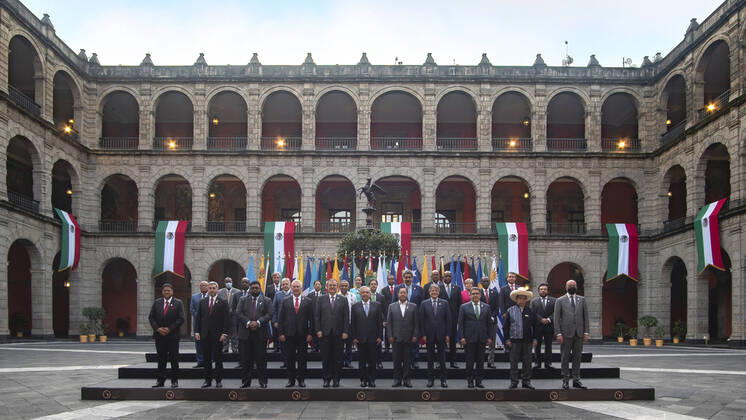 Bilder des Jahres 2021, News 09 September News Themen der Woche KW37 News Bilder des Tages (210919) -- MEXICO CITY, Sept. 19, 2021 -- Participants of the 6th Summit of Heads of State and Government of the Community of Latin American and Caribbean States (CELAC) pose for a group photo in Mexico City, capital of Mexico, on Sept. 18, 2021. (Str Xinhua) MEXICO-MEXICO CITY-CELAC-SUMMIT Stringer 