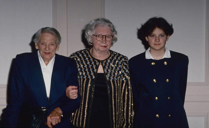 Emilie Schindler, Miep Gies and Zlata Filipovic Los Angeles.CA.USA. LIBRARY. L-R: Emilie Schindler. (Widow of Oskar Schindler), Miep Gies (whose family hid Anne Frank in Amsterdam before they were betrayed) and Zlata Filipovic who kept a diary during the siege of Sarajevo in the Bosnian War of the early 1990s. Photo taken at event in around 1995. LMK30 170921LLUO-001. 