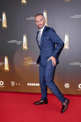 Der Deutsche Fernsehpreis 2021 Jan Böhmermann auf dem roten Teppich bei der Verleihung des Deutschen Fernsehpreises im Tanzbrunnen in Köln. Copyright: xEventpressxGolejewskix