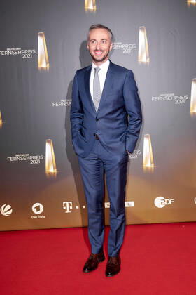 Der Deutsche Fernsehpreis 2021 Jan Böhmermann auf dem roten Teppich bei der Verleihung des Deutschen Fernsehpreises im Tanzbrunnen in Köln. Copyright: xEventpressxGolejewskix