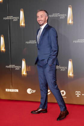 Der Deutsche Fernsehpreis 2021 Jan Böhmermann auf dem roten Teppich bei der Verleihung des Deutschen Fernsehpreises im Tanzbrunnen in Köln. Copyright: xEventpressxGolejewskix