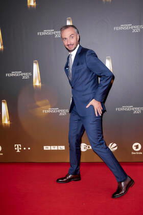 Der Deutsche Fernsehpreis 2021 Jan Böhmermann auf dem roten Teppich bei der Verleihung des Deutschen Fernsehpreises im Tanzbrunnen in Köln. Copyright: xEventpressxGolejewskix