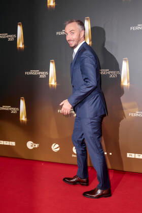 Der Deutsche Fernsehpreis 2021 Jan Böhmermann auf dem roten Teppich bei der Verleihung des Deutschen Fernsehpreises im Tanzbrunnen in Köln. Copyright: xEventpressxGolejewskix