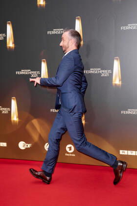 Der Deutsche Fernsehpreis 2021 Jan Böhmermann auf dem roten Teppich bei der Verleihung des Deutschen Fernsehpreises im Tanzbrunnen in Köln. Copyright: xEventpressxGolejewskix