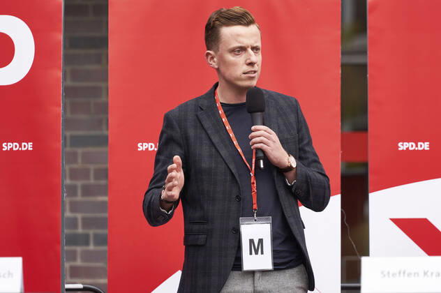 Adis Ahmetovic bei einer Wahlkampfveranstaltung der SPD auf der Burgdorfer Szraße. Lehrte, 21.09.2021