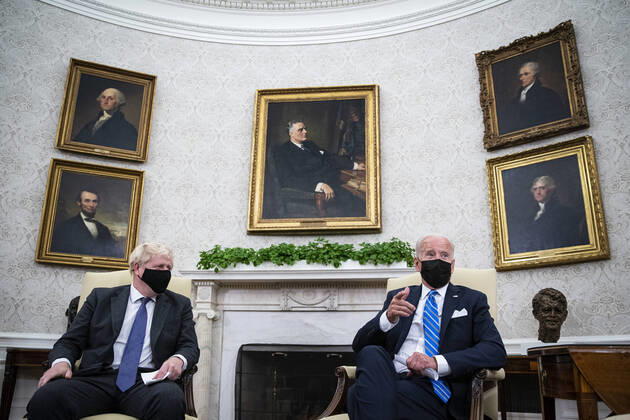 Bilder des Jahres 2021, News 09 September News Themen der Woche KW38 News Bilder des Tages President Joe Biden meets with Prime Minister Boris Johnson of Britain in the Oval Office of the White House on Tuesday, September 21, 2021 in Washington, DC. Pool  WAX2021092110888 AlxDrago