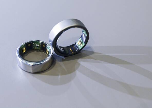 An Oura smart ring pictured in an Elisa Shop in Helsinki, Finland, on September 23, 2021. The Oura ring is a smart ring used to track sleep and physical activities. Helsinki Finland  Copyright: xMarkkuxUlanderx LKKTH20210923104433IOLE