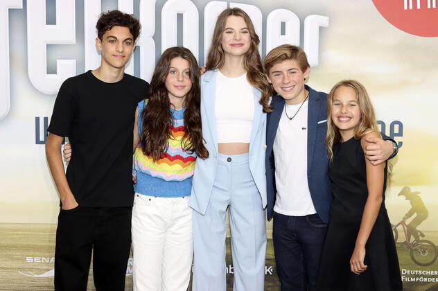 Bilder des Jahres 2021, Entertainment 09 September Entertainment Bilder des Tages Caspar Fischer-Ortmann, Linda Madita, Emilia Flint, Leander Burat und Charlotte Martz bei der Premiere des Kinofilms Die Pfefferkörner und der Schatz der Tiefsee im Cinemaxx Dammtor. Hamburg, 25.09.2021