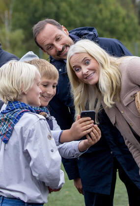 Bilder des Jahres 2021, Entertainment 09 September Entertainment Themen der Woche KW39 29-09-2021 Norway Princess Mette Marit and Prince Haakon visited Bergtunet Valer on the 2nd day of the 3 day in Viken county in Norway. Â  Copyright: xPPEx