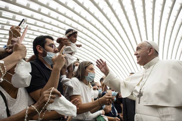 Bilder des Jahres 2021, News 09 September News Themen der Woche KW39 News Bilder des Tages Italy, Rome, Vatican, 2021 09 29. Pope Francis during his weekly general audience in the Paul VI Hall. Photograph by Vatican Media Catholic Press Photo. FOR EDITORIAL USE ONLY - NO MARKETING - NO ADVERTISING CAMPAIGNS  Copyright: xVATICANxMEDIAx xIPAx xVaticanxMediax