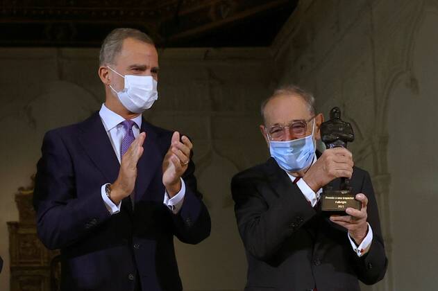 Former Spanish Minister Javier Solana (R) is awarded with the Premio a una Trayectoria Fulbright (lit. Fulbright Lifetime Achievement Award) by Spain s King Felipe VI (L) during an act held at Chapel of San Ildefonso, in Alcala de Henares, Madrid, Spain, 01 October 2021. Spain s King Felipe VI grants to former Spanish Minister Javier Solana with the Fulbright Lifetime Achievement Award !ACHTUNG: NUR REDAKTIONELLE NUTZUNG!  Copyright: xJUANJOxMARTÍNx GRAF3127 20211001-b85383f7dd5dec0df2d6be31a4163262ee8be843