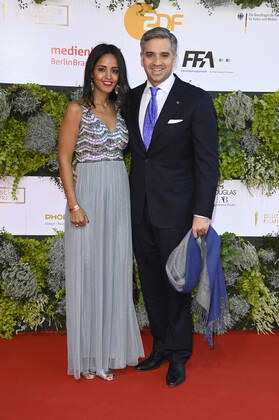 Sawsan Chebli mit Ehemann Nizar Maarouf bei der 71. Verleihung des Deutschen Filmpreises 2021 im Palais am Funkturm in der Messe Berlin. Berlin, 01.10.2021