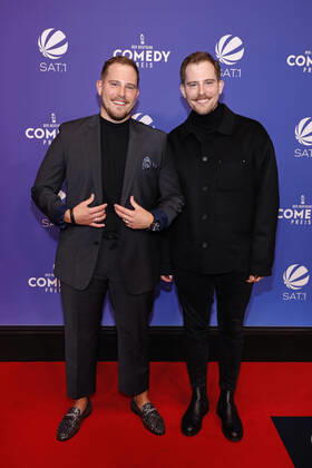 Dennis Wolter und Benjamin Wolter bei der Verleihung des 25. Deutschen Comedypreises 2021 in Brainpool TV Studio. Köln, 01.10.2021