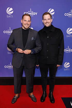 Dennis Wolter und Benjamin Wolter bei der Verleihung des 25. Deutschen Comedypreises 2021 in Brainpool TV Studio. Köln, 01.10.2021