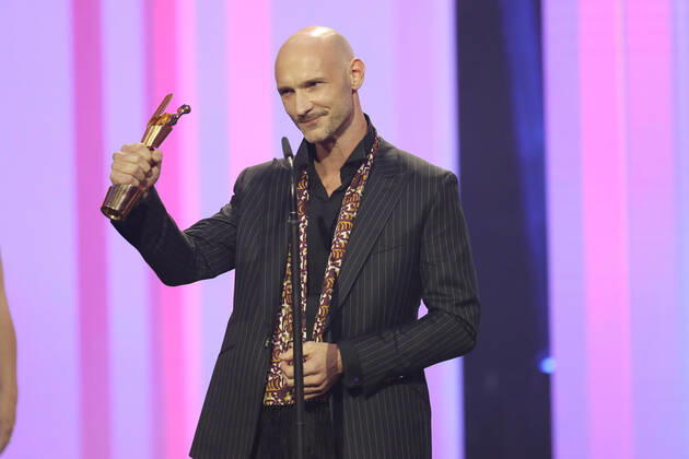 Deutscher Filmpreis 2021 BESTES SZENENBILD Julian R. Wagner · TIDES bei der Show während der Verleihung Deutscher Filmpreis 2021 in der Messe Berlin Copyright: xEventpressxRadkex
