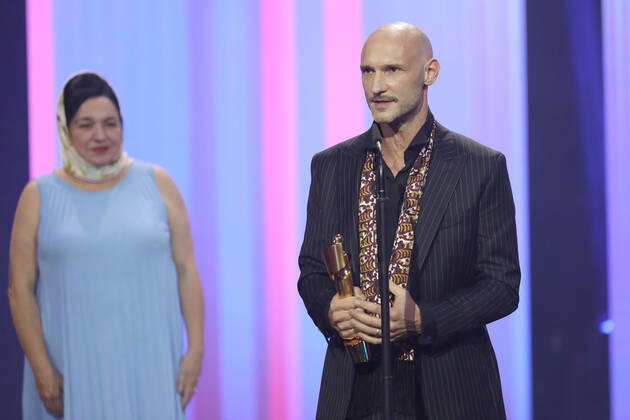 Deutscher Filmpreis 2021 BESTES SZENENBILD Julian R. Wagner · TIDES bei der Show während der Verleihung Deutscher Filmpreis 2021 in der Messe Berlin Copyright: xEventpressxRadkex