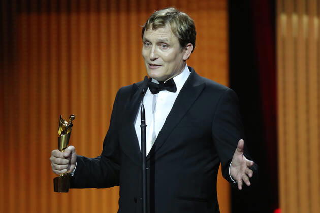 Deutscher Filmpreis 2021 BESTE MÄNNLICHE HAUPTROLLE Oliver Masucci · ENFANT TERRIBLE bei der Show während der Verleihung Deutscher Filmpreis 2021 in der Messe Berlin Copyright: xEventpressxRadkex
