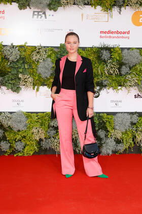 Deutscher Filmpreis 2021 Sonja Gerhardt auf dem roten Teppich bei der Verleihung der Lola - Deutscher Filmpreis 2021 im Palais am Funkturm in der Messe Berlin. Copyright: xEventpressxGolejewskix