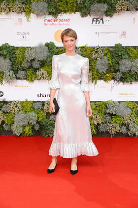 Deutscher Filmpreis 2021 Heike Makatsch auf dem roten Teppich bei der Verleihung der Lola - Deutscher Filmpreis 2021 im Palais am Funkturm in der Messe Berlin. Copyright: xEventpressxGolejewskix